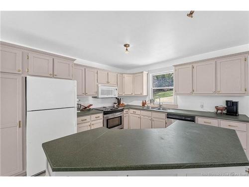 31 Hills Rd, Oak Bay, NB 