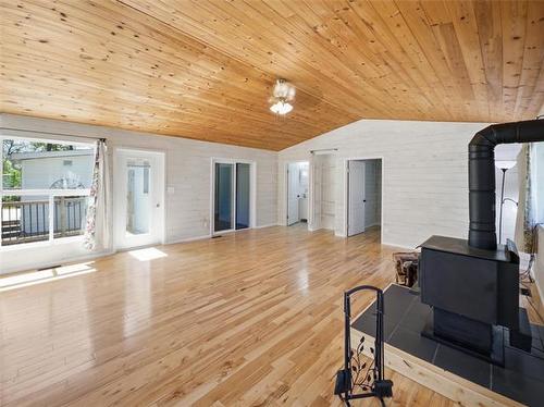 115 Community Rd, Matlock, MB 