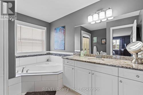 16 Maracay Way, St. Catharines (Grapeview), ON - Indoor Photo Showing Bathroom