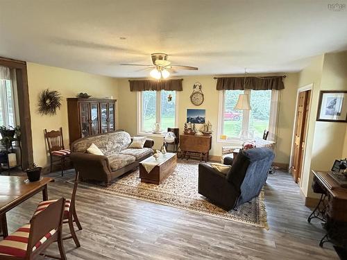 137 Johnson Road, Coldstream, NS - Indoor Photo Showing Living Room