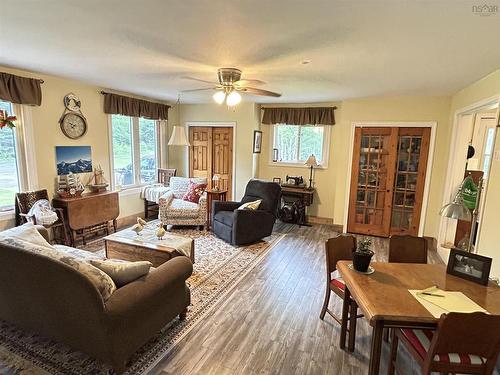 137 Johnson Road, Coldstream, NS - Indoor Photo Showing Living Room