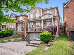 255 COCKSFIELD AVENUE Toronto, ON M3H 3T6