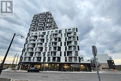 702 - 335 WHEAT BOOM DRIVE Oakville, ON L6H 7Y1