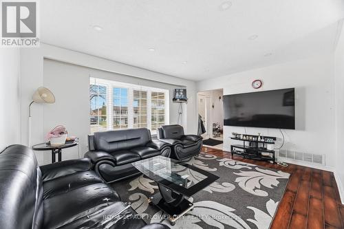 3027 Coral Drive, Mississauga, ON - Indoor Photo Showing Living Room