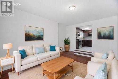 3027 Coral Drive, Mississauga, ON - Indoor Photo Showing Living Room