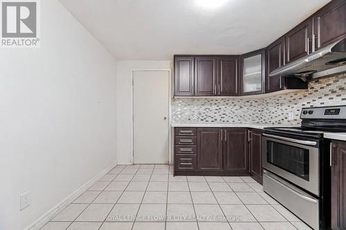 3027 Coral Drive, Mississauga, ON - Indoor Photo Showing Kitchen