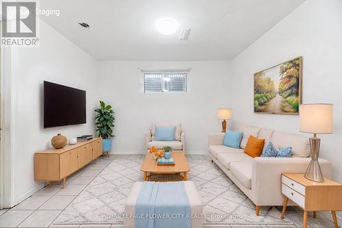 3027 Coral Drive, Mississauga, ON - Indoor Photo Showing Living Room
