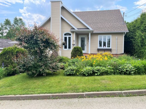 75 Rue Des Laurentides  La Malbaie, QC G5A 2Z4