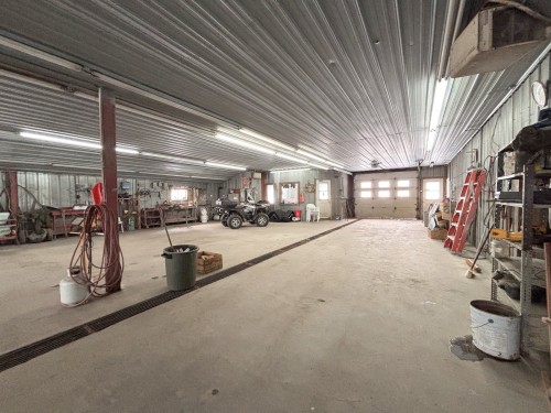 Garage - 2436 13E Rang, Orford, QC - Indoor Photo Showing Other Room