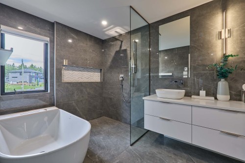 Salle de bains attenante à la CCP - 17450 Rue Du Titane, Mirabel, QC - Indoor Photo Showing Bathroom