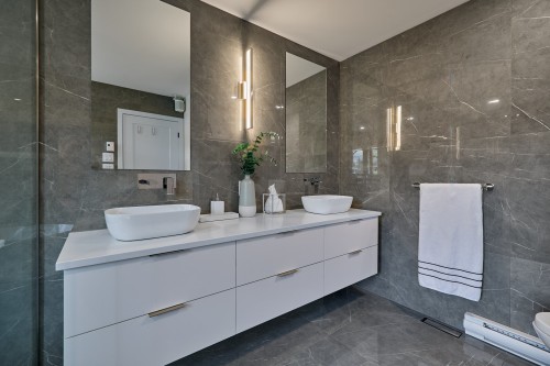 Salle de bains attenante à la CCP - 17450 Rue Du Titane, Mirabel, QC - Indoor Photo Showing Bathroom