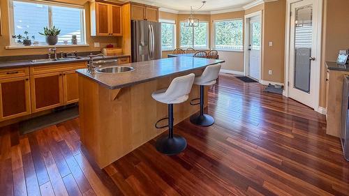 112 11Th Street, Cranbrook, BC - Indoor Photo Showing Kitchen With Double Sink