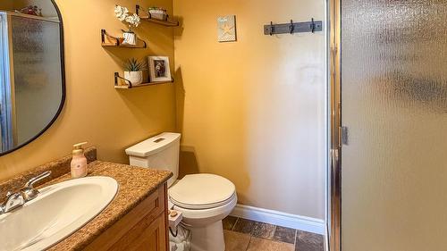 112 11Th Street, Cranbrook, BC - Indoor Photo Showing Bathroom
