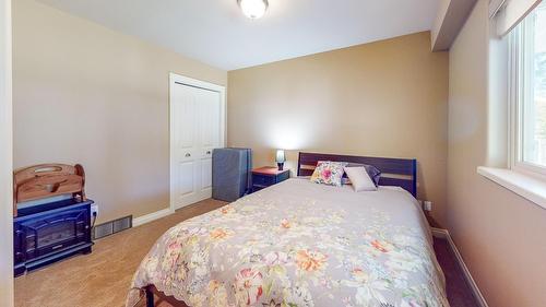 112 11Th Street, Cranbrook, BC - Indoor Photo Showing Bedroom