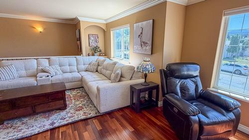 112 11Th Street, Cranbrook, BC - Indoor Photo Showing Living Room