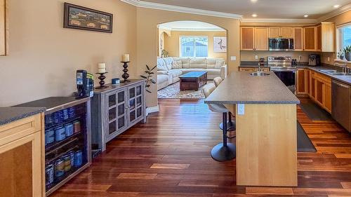 112 11Th Street, Cranbrook, BC - Indoor Photo Showing Kitchen With Double Sink