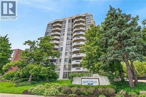 1237 North Shore Boulevard Unit# 405, Burlington, ON - Outdoor With Balcony