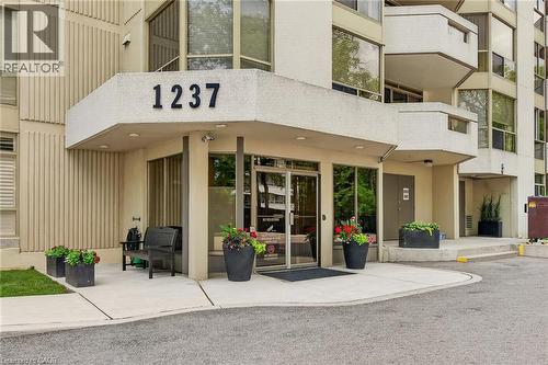 1237 North Shore Boulevard Unit# 405, Burlington, ON - Outdoor With Balcony