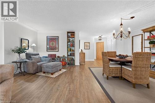 1237 North Shore Boulevard Unit# 405, Burlington, ON - Indoor Photo Showing Living Room