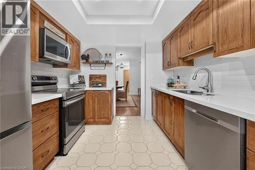 stainless steel appliances, white countertops - 1237 North Shore Boulevard Unit# 405, Burlington, ON - Indoor Photo Showing Kitchen