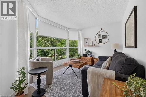 Den featuring a bay window - 1237 North Shore Boulevard Unit# 405, Burlington, ON - Indoor Photo Showing Living Room