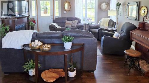1503 Base Lin, Sault Ste. Marie, ON - Indoor Photo Showing Living Room