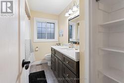 The main family bathroom on the 2nd floor. - 
