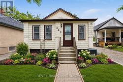 32 ST PETER STREET  St. Catharines (Burleigh Hill), ON L2T 1N9