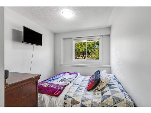 100 Argyle Crescent, Chatham, ON 