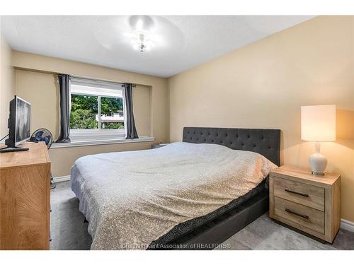 100 Argyle Crescent, Chatham, ON 