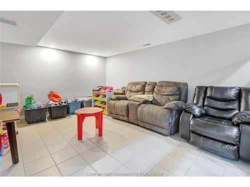 100 Argyle Crescent, Chatham, ON 