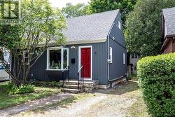 7 EAST Street N  Dundas, ON L9H 1N6