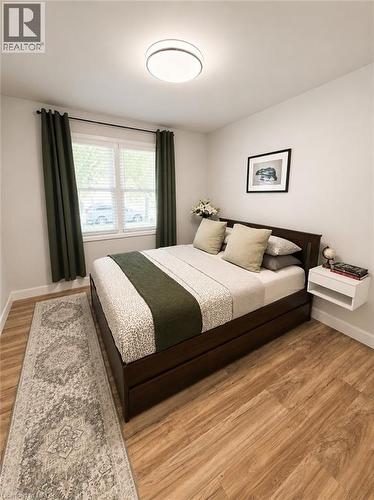 Light wood-finish flooring complements neutral wall tones - 355 East 36Th Street, Hamilton, ON 