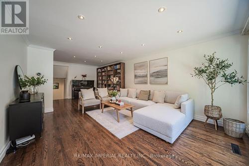 4 Quincy Crescent, Toronto, ON 