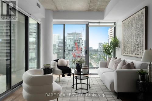 919 - 95 Bathurst Street, Toronto, ON - Indoor Photo Showing Living Room