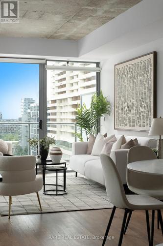 919 - 95 Bathurst Street, Toronto, ON - Indoor Photo Showing Living Room