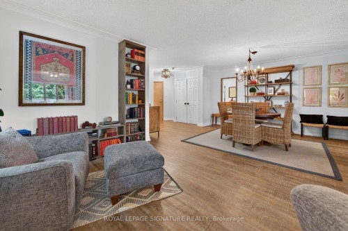 405-1237 North Shore Boulevard E, Burlington, ON - Indoor Photo Showing Living Room