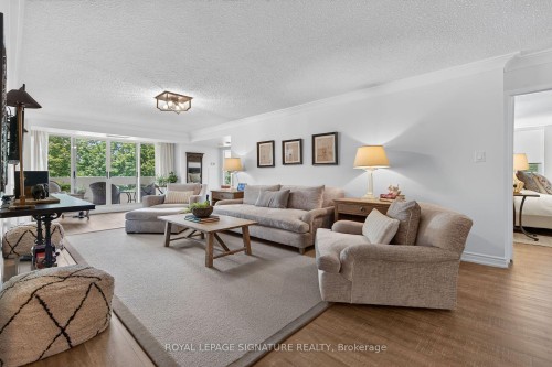 405-1237 North Shore Boulevard E, Burlington, ON - Indoor Photo Showing Living Room