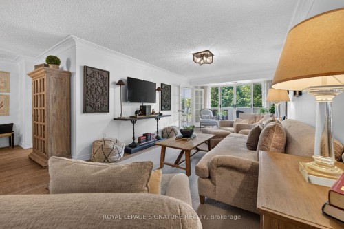 405-1237 North Shore Boulevard E, Burlington, ON - Indoor Photo Showing Living Room