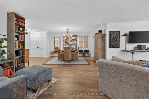 405-1237 North Shore Boulevard E, Burlington, ON - Indoor Photo Showing Living Room