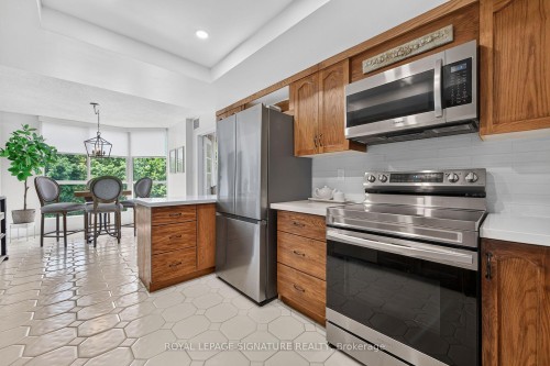 405-1237 North Shore Boulevard E, Burlington, ON - Indoor Photo Showing Kitchen With Stainless Steel Kitchen