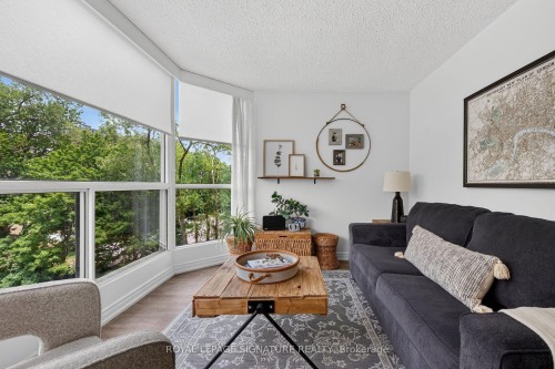 405-1237 North Shore Boulevard E, Burlington, ON - Indoor Photo Showing Living Room