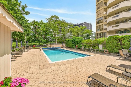 405-1237 North Shore Boulevard E, Burlington, ON - Outdoor With In Ground Pool