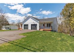 329 Hampton RD Quispamsis, NB E2E 4T1