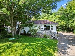 26 Chelsea CRT  Fredericton, NB E3B 4N1