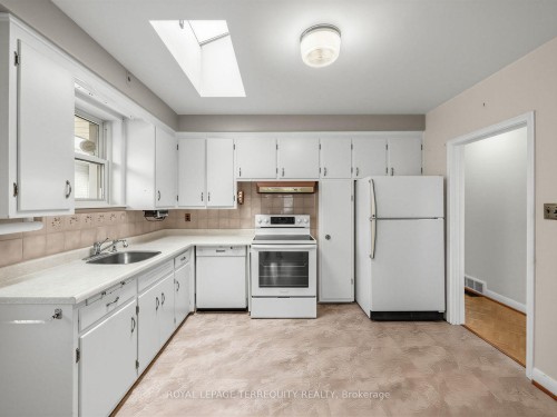 359 Renforth Drive, Toronto, ON - Indoor Photo Showing Kitchen