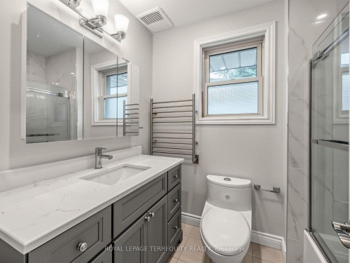 359 Renforth Drive, Toronto, ON - Indoor Photo Showing Bathroom