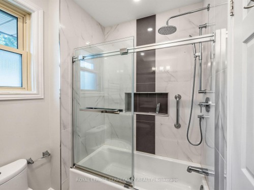 359 Renforth Drive, Toronto, ON - Indoor Photo Showing Bathroom