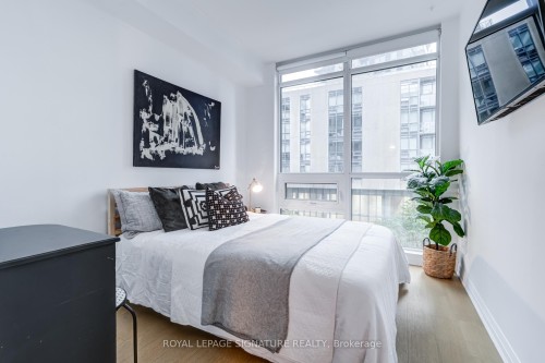 B415-60 Annie Craig Drive, Toronto, ON 