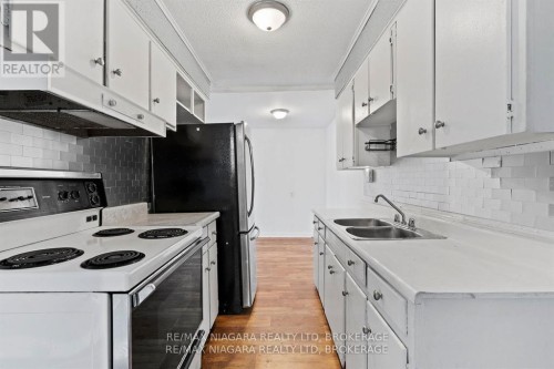 2 - 27 MAIN STREET , St. Catharines (Port Dalhousie), Ontario L2N 4T6 2